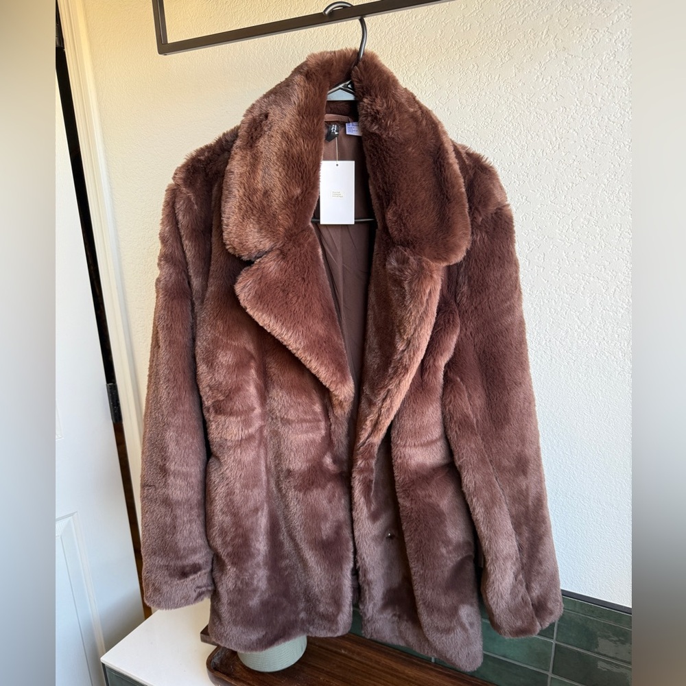 H&M Faux Fur Coat. NWT. Medium. Super Soft.